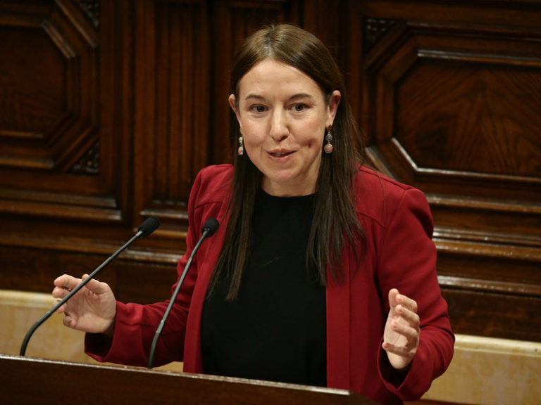 Marina Bravo en una intervención en el Parlamento de Cataluña